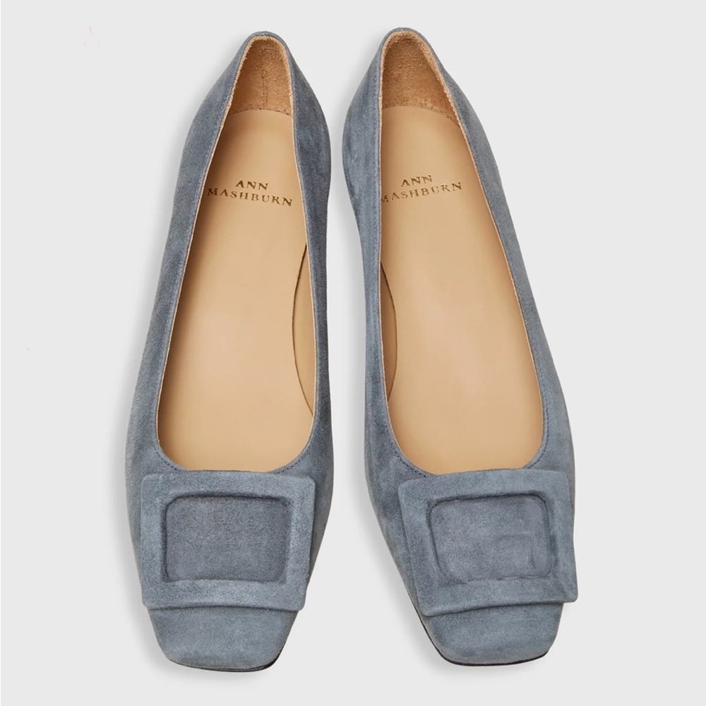 ANN MASHBURN Grey Buckle Shoe with Suede Material and Classic Silhouette